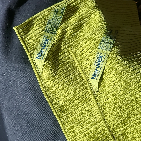 Norwex Kitchen & Coth Set - Picture 2 of 3